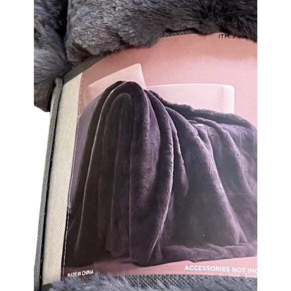 FRYE Luxe Faux Fur Luxury Throw, Reversible 60" X 70" Gray - Picture 5 of 6